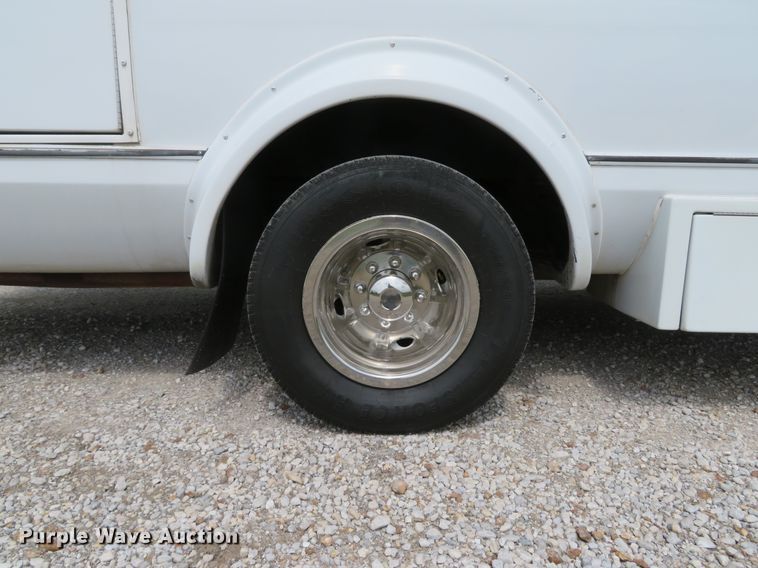 image for item DI2202 2006 Ford E350 Super Duty  shuttle bus