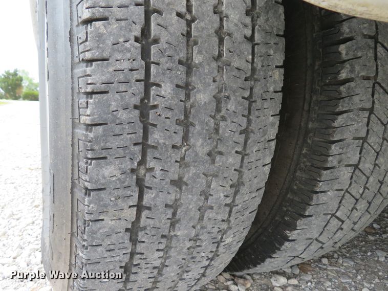 image for item DI2202 2006 Ford E350 Super Duty  shuttle bus