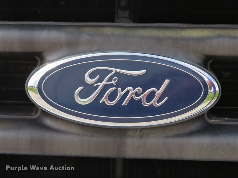 image for item DI2202 2006 Ford E350 Super Duty  shuttle bus