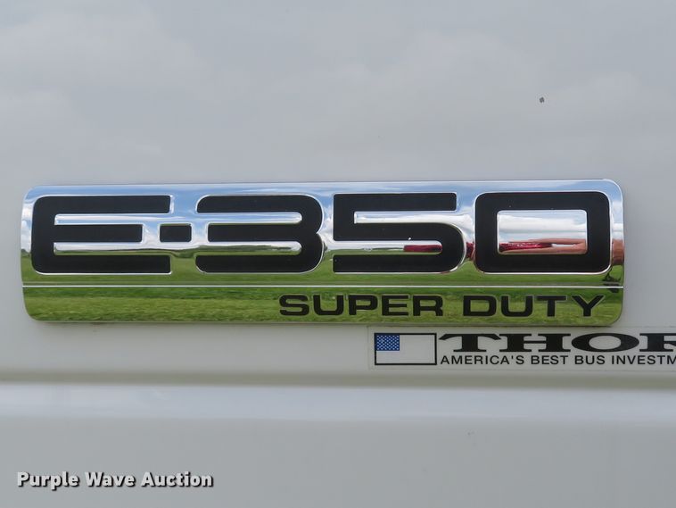 image for item DI2202 2006 Ford E350 Super Duty  shuttle bus