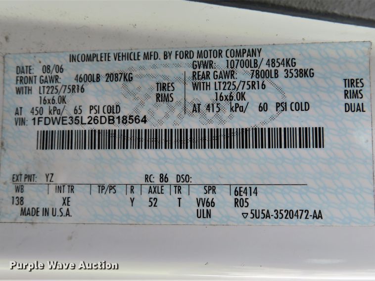 image for item DI2202 2006 Ford E350 Super Duty  shuttle bus