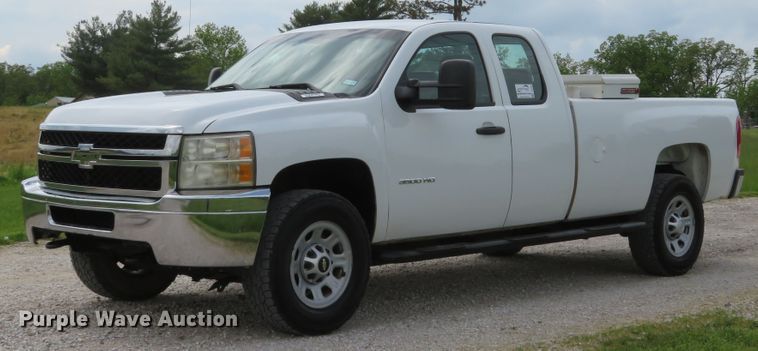 image for item DI2203 2013 Chevrolet Silverado 3500HD  Ext. Cab pickup truck