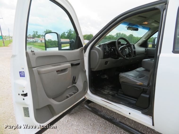 image for item DI2203 2013 Chevrolet Silverado 3500HD  Ext. Cab pickup truck