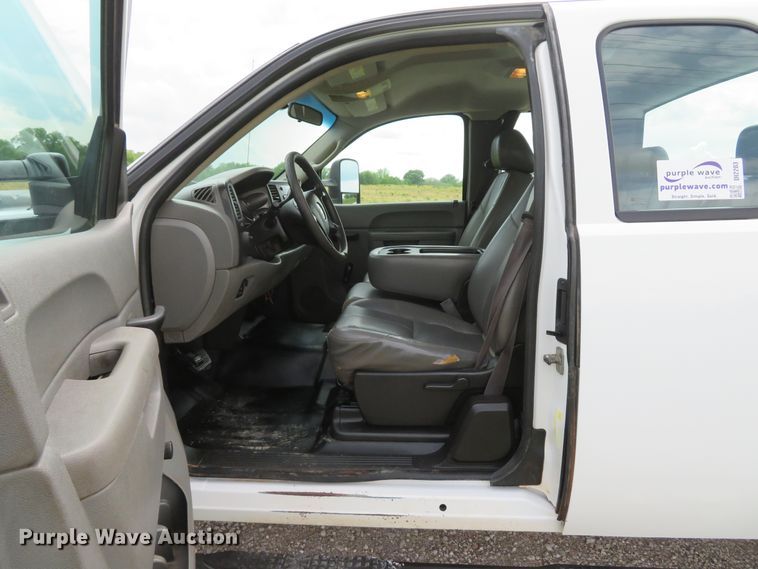 image for item DI2203 2013 Chevrolet Silverado 3500HD  Ext. Cab pickup truck