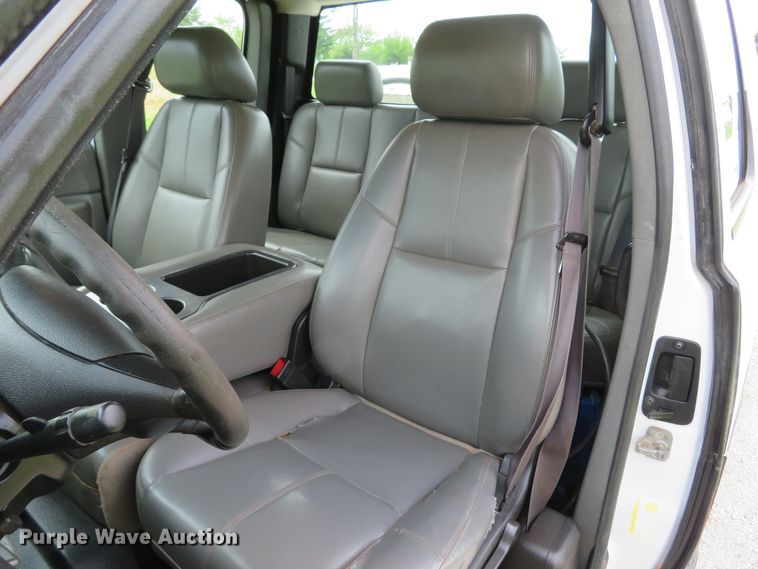 image for item DI2203 2013 Chevrolet Silverado 3500HD  Ext. Cab pickup truck