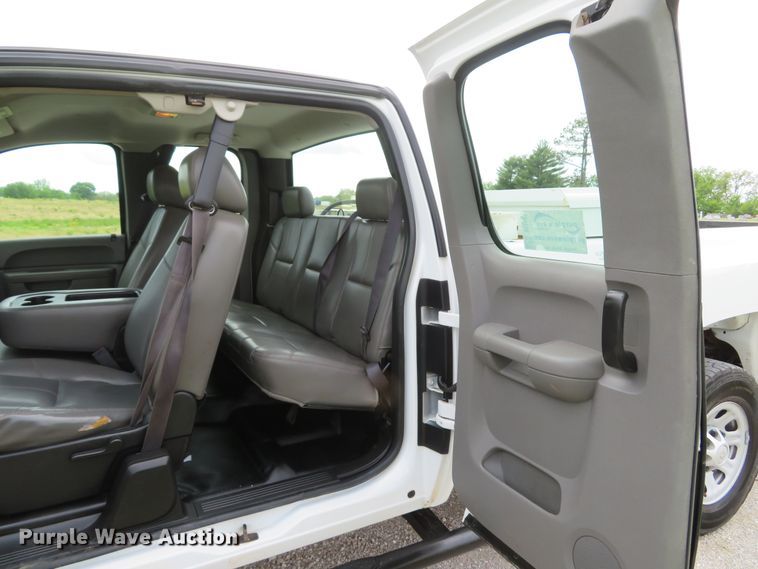 image for item DI2203 2013 Chevrolet Silverado 3500HD  Ext. Cab pickup truck