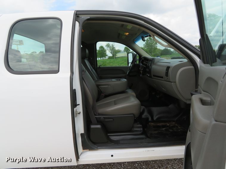 image for item DI2203 2013 Chevrolet Silverado 3500HD  Ext. Cab pickup truck