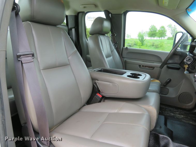 image for item DI2203 2013 Chevrolet Silverado 3500HD  Ext. Cab pickup truck