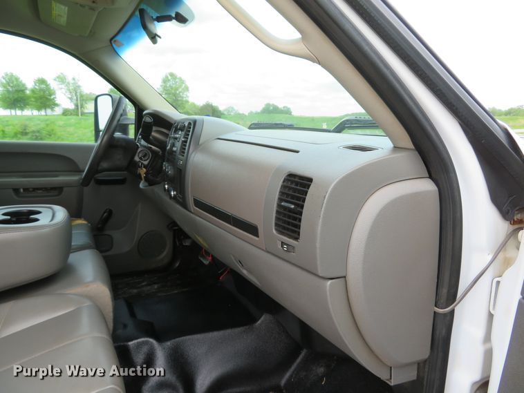 image for item DI2203 2013 Chevrolet Silverado 3500HD  Ext. Cab pickup truck