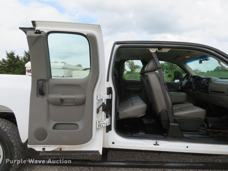 image for item DI2203 2013 Chevrolet Silverado 3500HD  Ext. Cab pickup truck