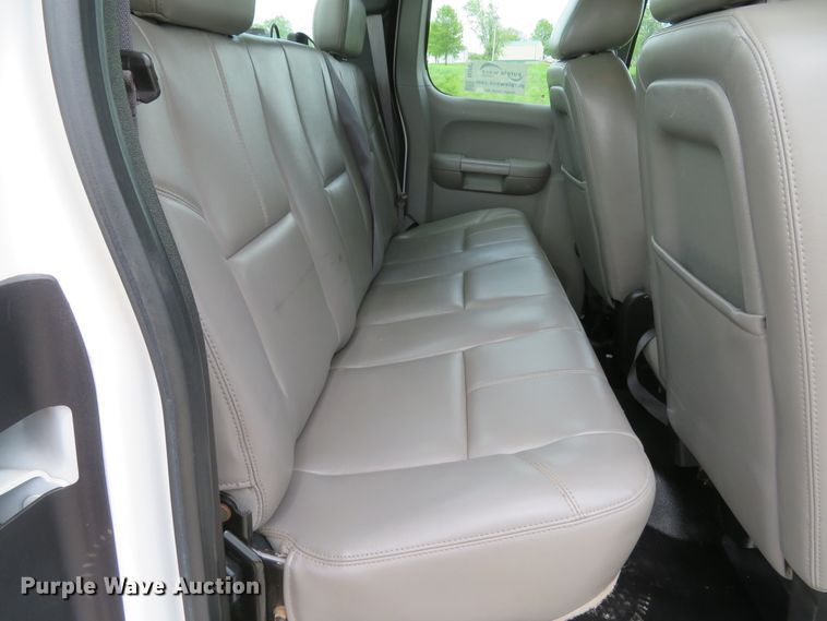 image for item DI2203 2013 Chevrolet Silverado 3500HD  Ext. Cab pickup truck