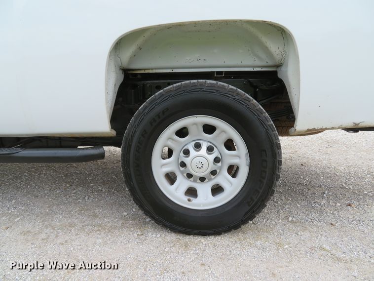 image for item DI2203 2013 Chevrolet Silverado 3500HD  Ext. Cab pickup truck