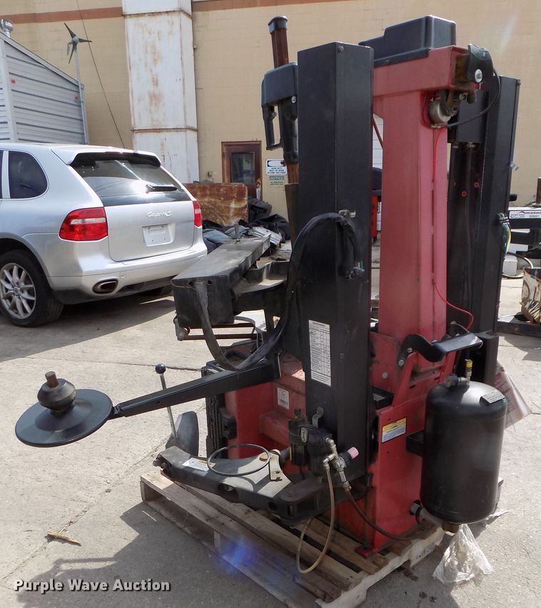 Coats 9024E rim clamp tire machine in Omaha, NE Item DO9351 sold