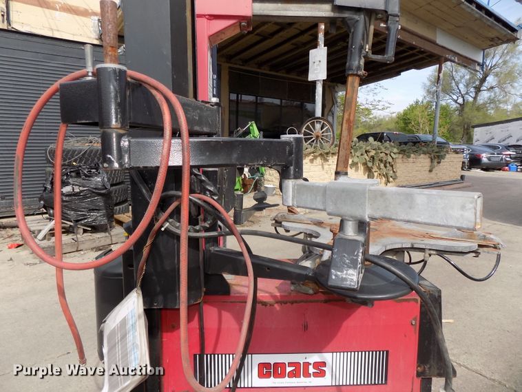 Coats 9024E rim clamp tire machine in Omaha, NE Item DO9351 sold