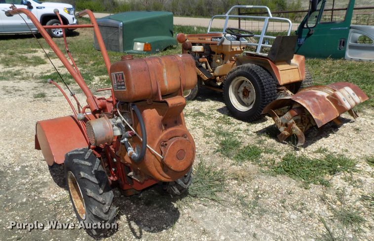 image for item DO9353 Lawn and garden equipment