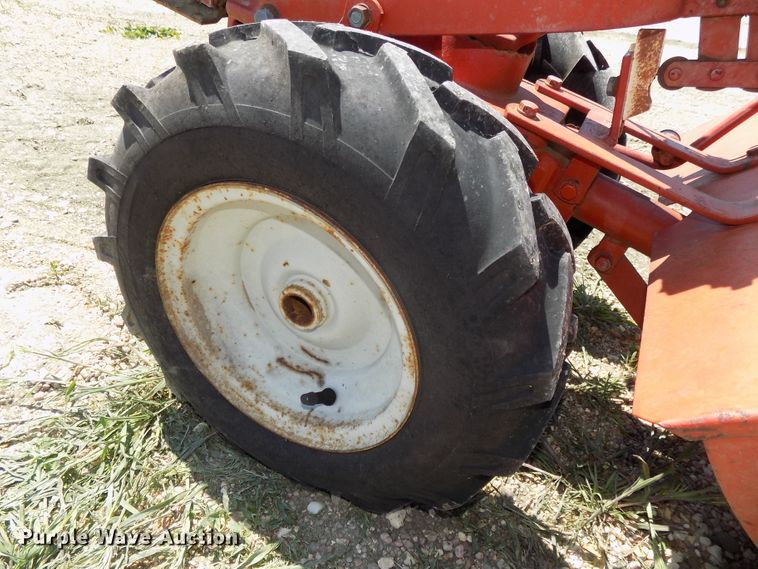 image for item DO9353 Lawn and garden equipment