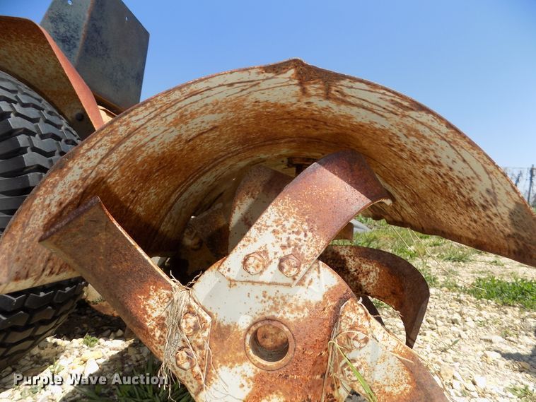 image for item DO9353 Lawn and garden equipment