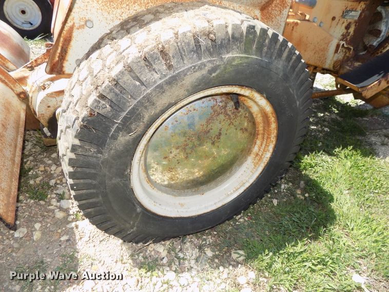 image for item DO9353 Lawn and garden equipment