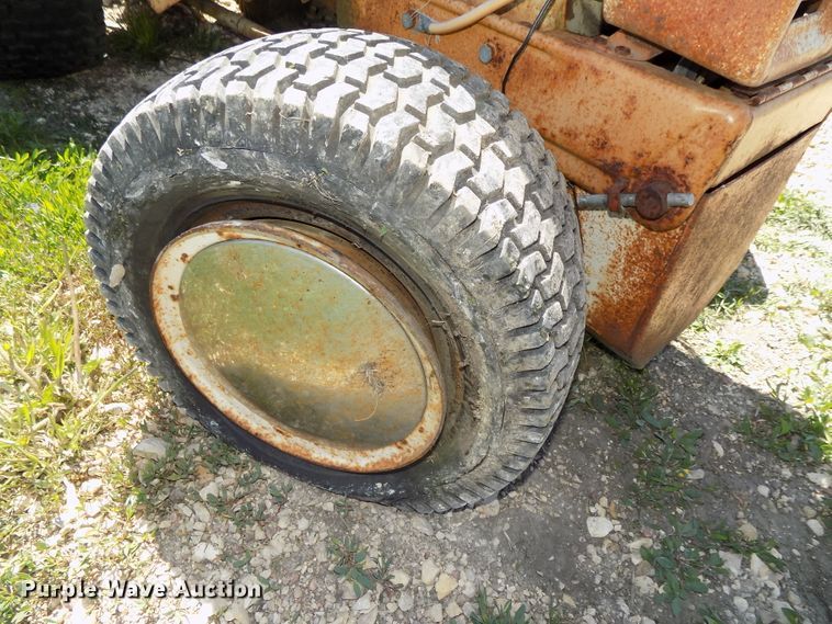 image for item DO9353 Lawn and garden equipment