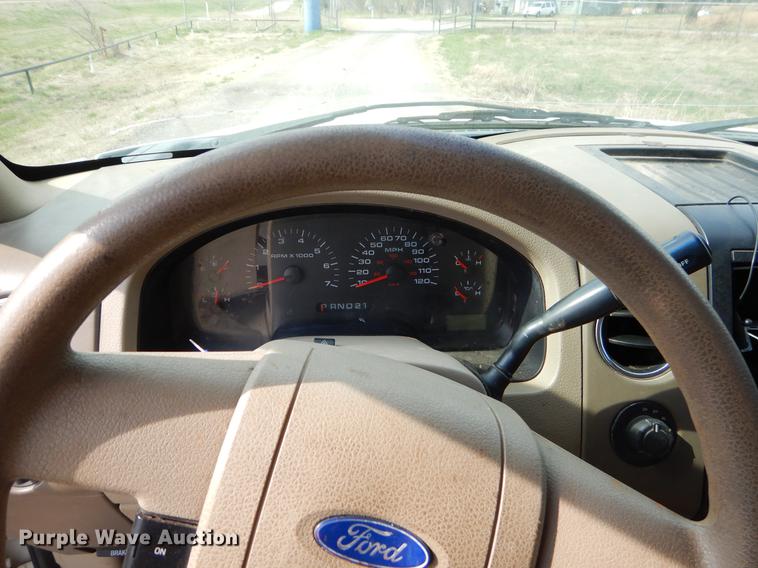 image for item EZ9868 2004 Ford F150 SuperCrew pickup truck