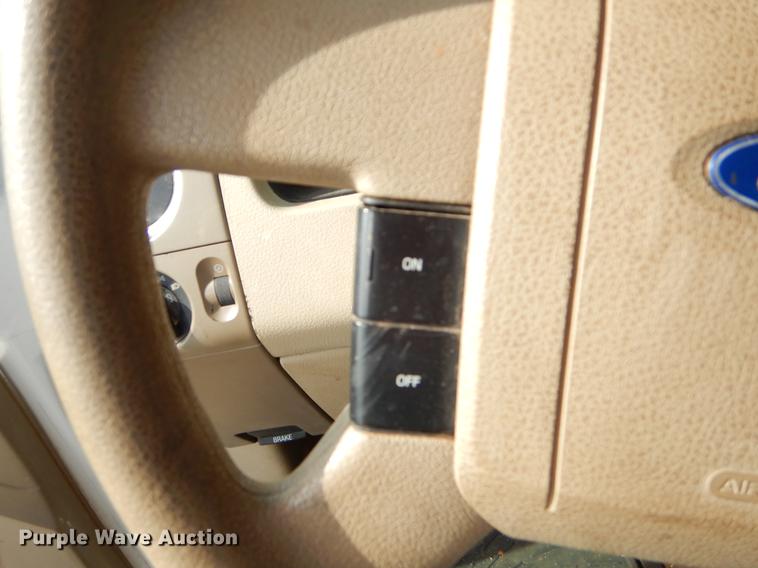 image for item EZ9868 2004 Ford F150 SuperCrew pickup truck