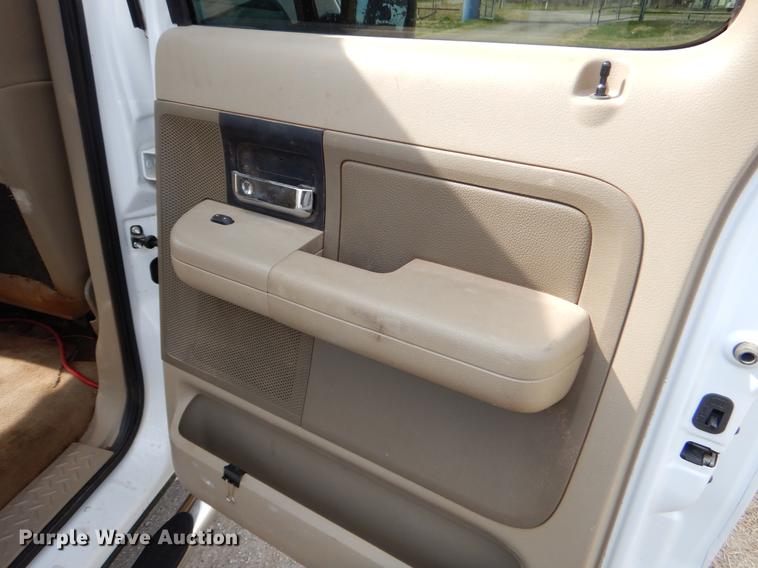 image for item EZ9868 2004 Ford F150 SuperCrew pickup truck