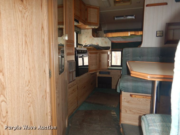 image for item FA9349 1990 Lance 900  slide-in camper