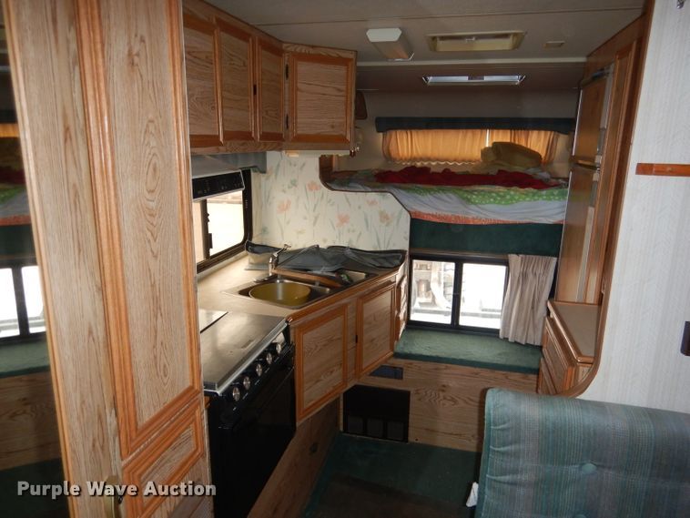 image for item FA9349 1990 Lance 900  slide-in camper