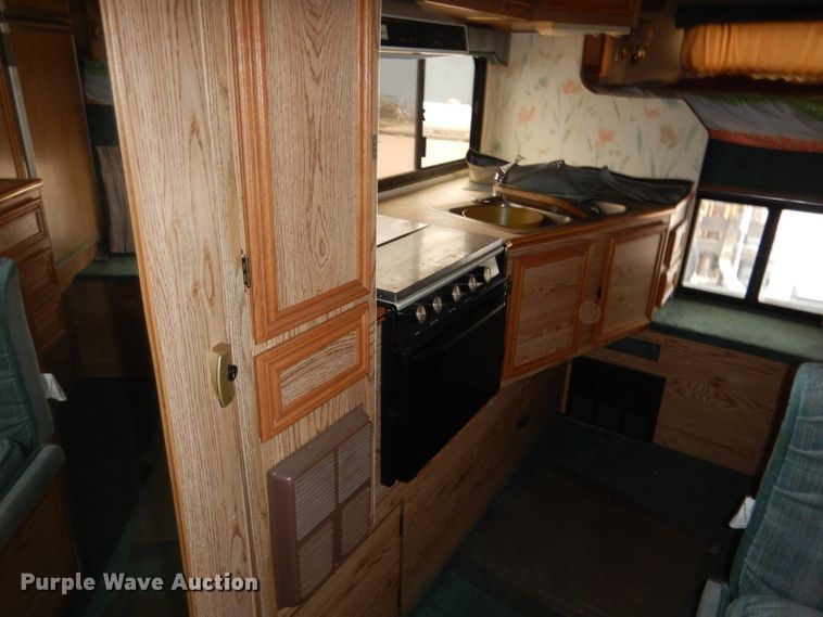 image for item FA9349 1990 Lance 900  slide-in camper