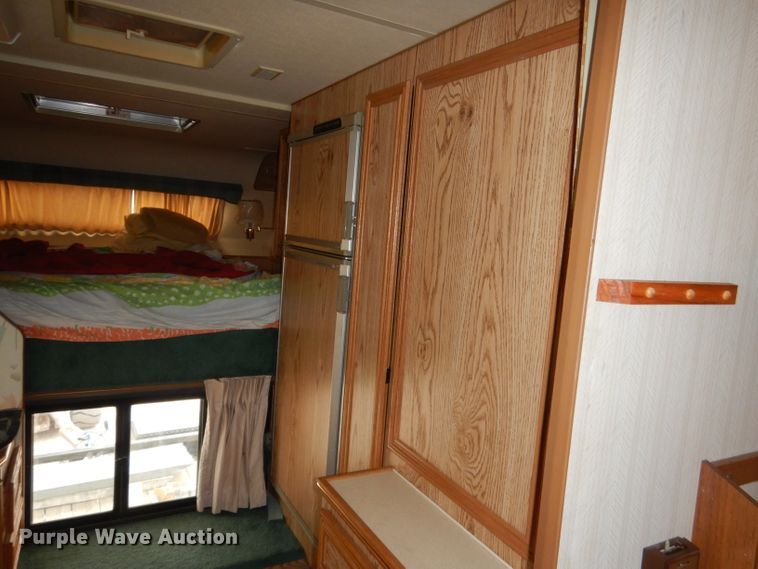 image for item FA9349 1990 Lance 900  slide-in camper