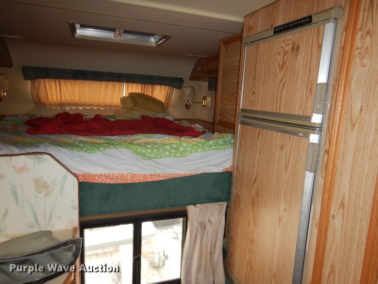 image for item FA9349 1990 Lance 900  slide-in camper