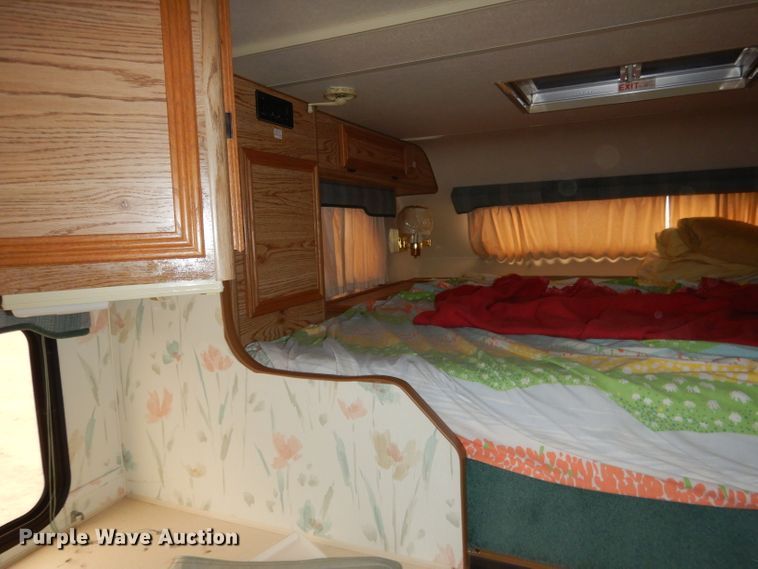 image for item FA9349 1990 Lance 900  slide-in camper