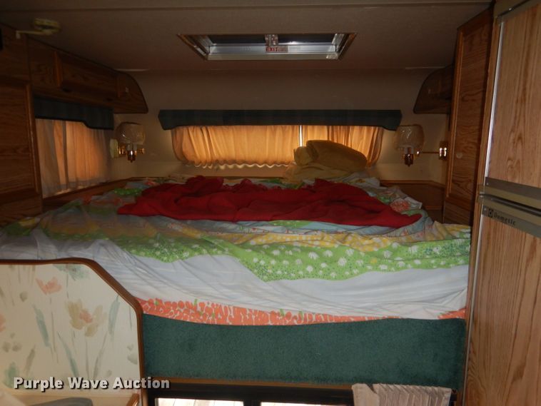 image for item FA9349 1990 Lance 900  slide-in camper