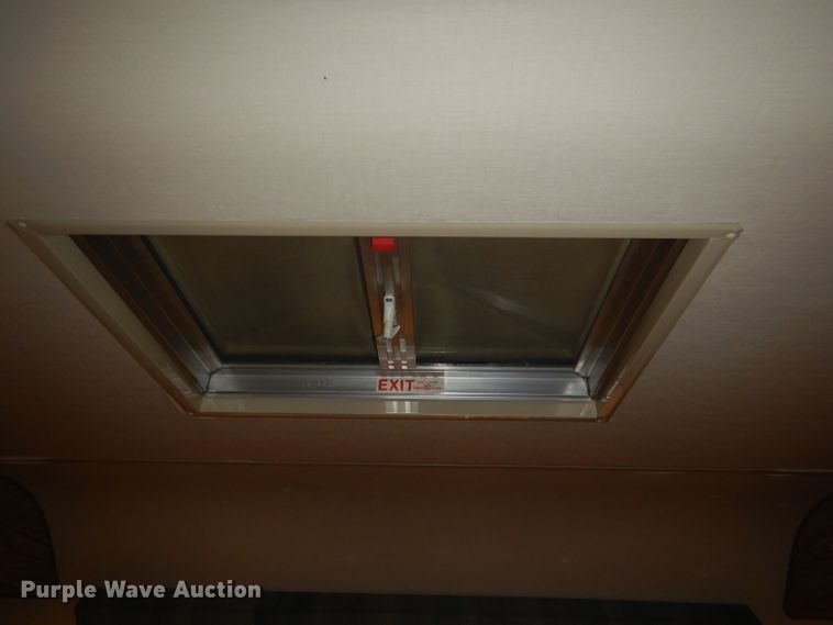 image for item FA9349 1990 Lance 900  slide-in camper