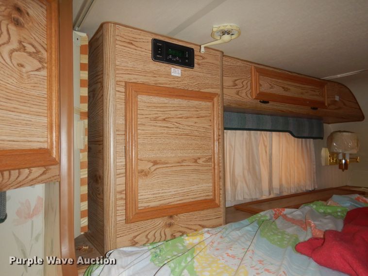 image for item FA9349 1990 Lance 900  slide-in camper