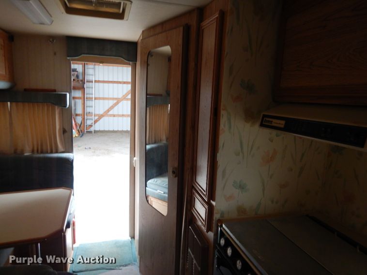 image for item FA9349 1990 Lance 900  slide-in camper