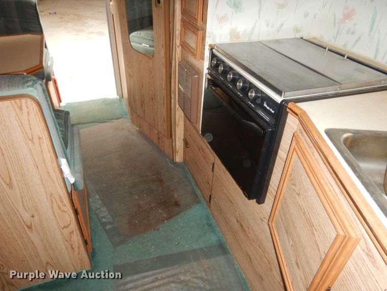 image for item FA9349 1990 Lance 900  slide-in camper