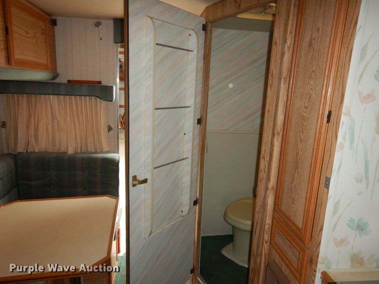 image for item FA9349 1990 Lance 900  slide-in camper