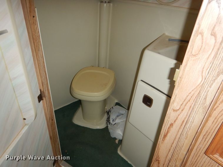 image for item FA9349 1990 Lance 900  slide-in camper