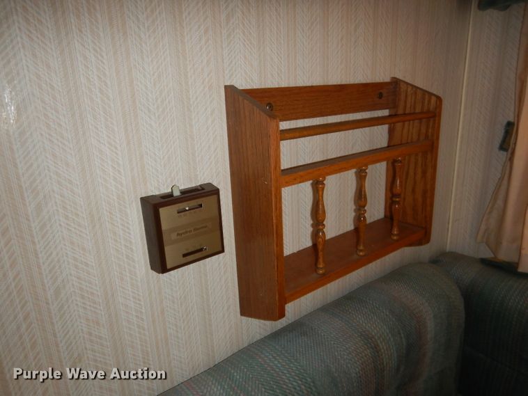 image for item FA9349 1990 Lance 900  slide-in camper