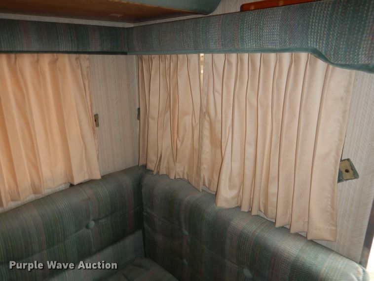 image for item FA9349 1990 Lance 900  slide-in camper