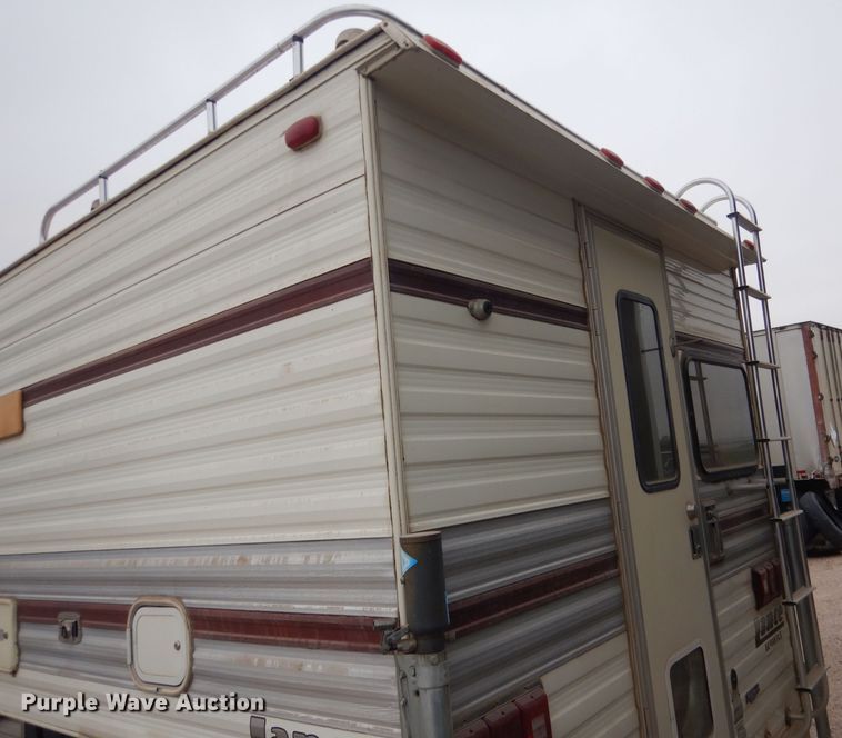 image for item FA9349 1990 Lance 900  slide-in camper