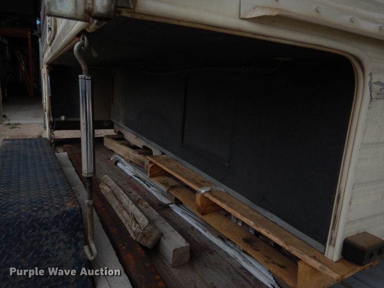 image for item FA9349 1990 Lance 900  slide-in camper