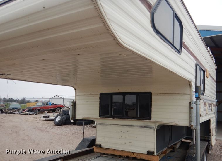 image for item FA9349 1990 Lance 900  slide-in camper