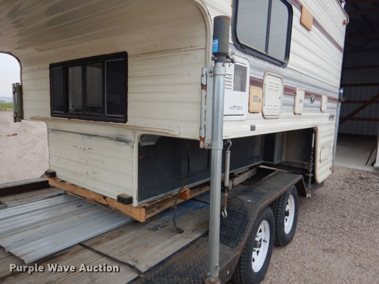 image for item FA9349 1990 Lance 900  slide-in camper