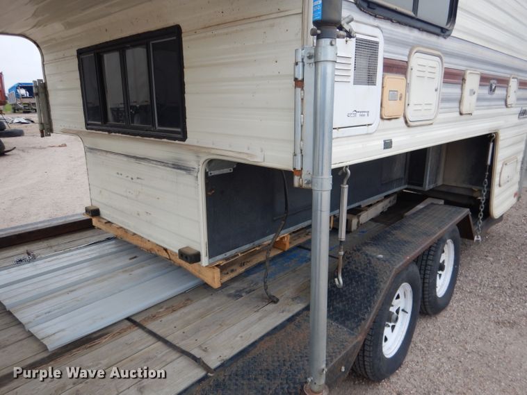 image for item FA9349 1990 Lance 900  slide-in camper