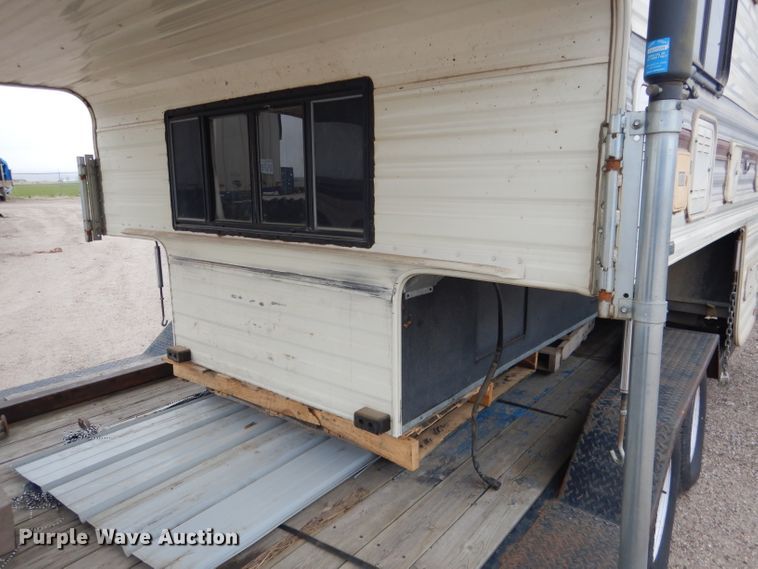 image for item FA9349 1990 Lance 900  slide-in camper