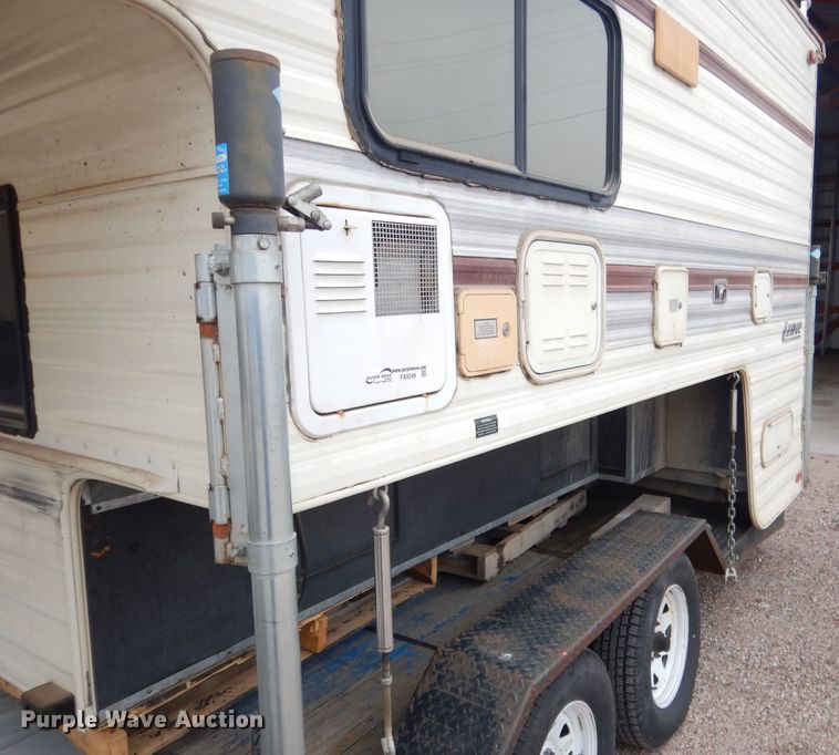 image for item FA9349 1990 Lance 900  slide-in camper