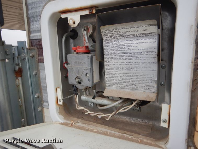 image for item FA9349 1990 Lance 900  slide-in camper