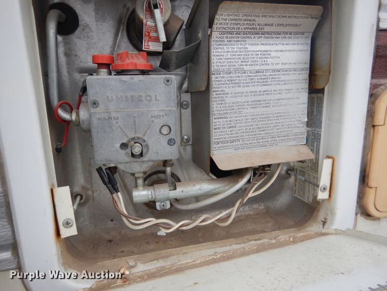 image for item FA9349 1990 Lance 900  slide-in camper